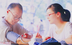 <b>电子血压计与水银血压计的使用方法</b>